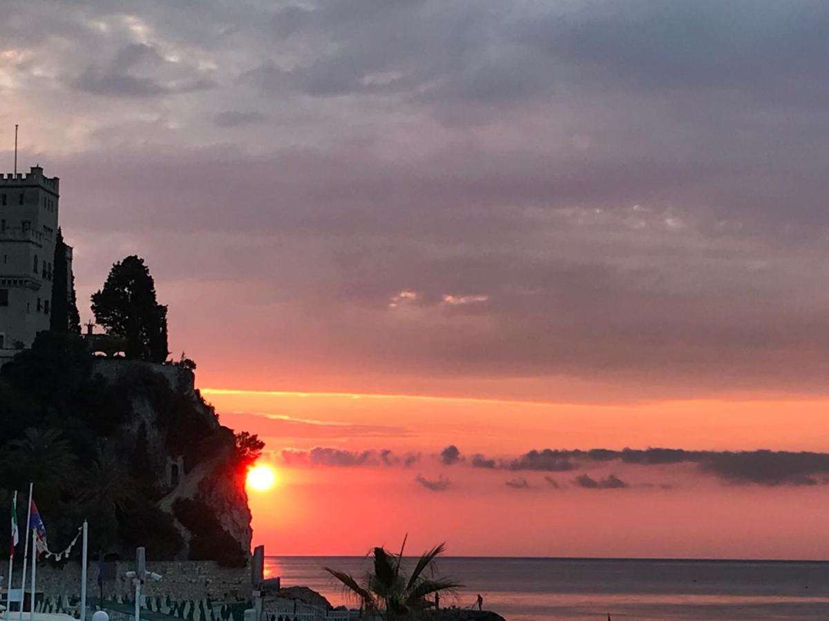 Rocca Di Corno Guest House ฟีนาเลลีกูเร ภายนอก รูปภาพ